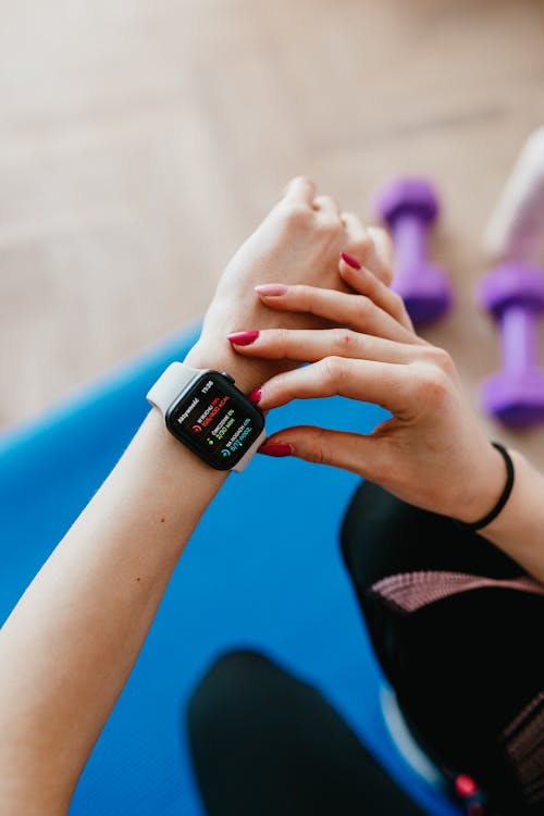 The Best Fitness Gadgets for Bodybuilders in the UK: 2026 Edition — Anabolic Guide UK